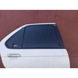 Стекло двери задней правой NISSAN BLUEBIRD (EU14) 1996-1998