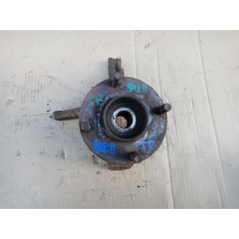 Кулак передний правый NISSAN ALMERA (N16) 2000-2006